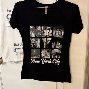 NYC Image Black PreOwned New York City Sites on Front TShirt Size XL Fits Small